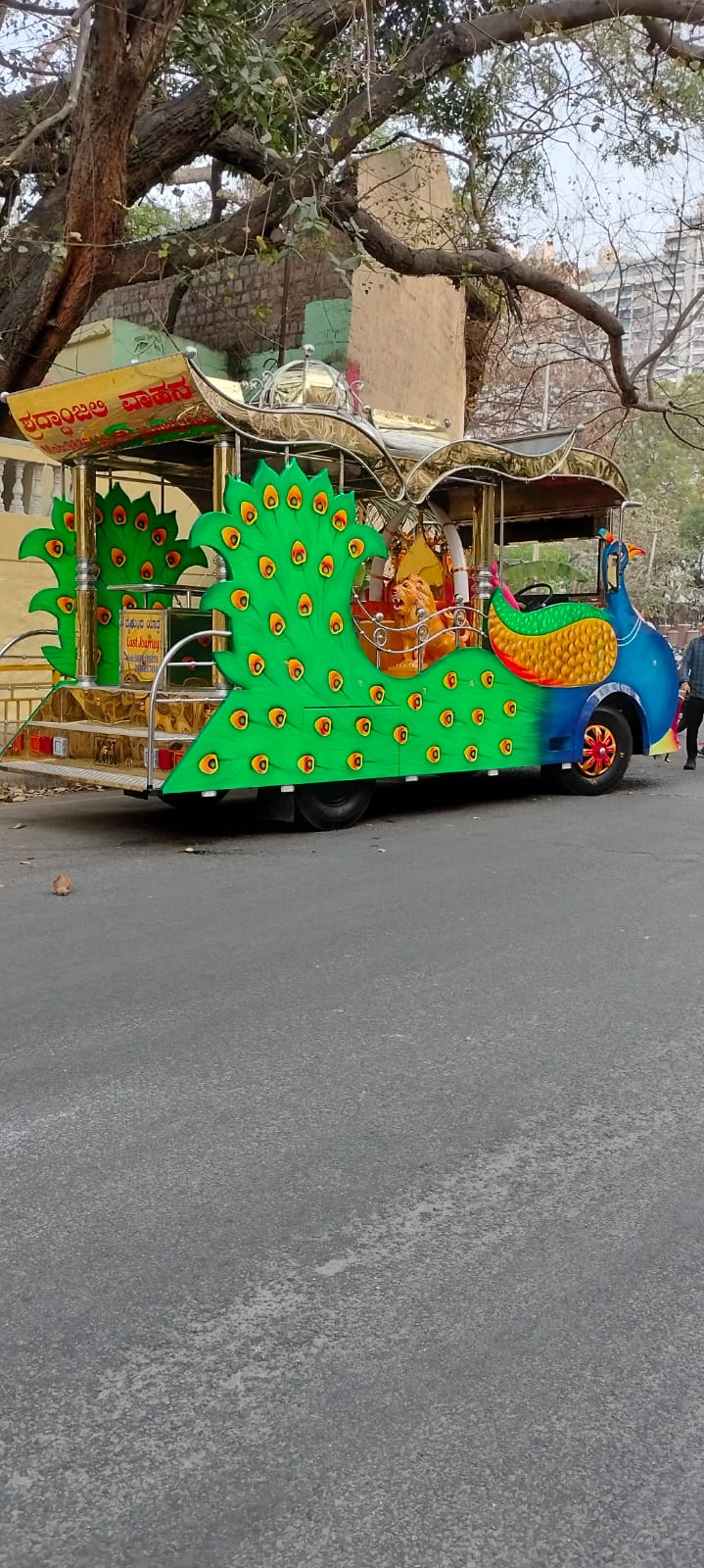Floral chariot vehicle